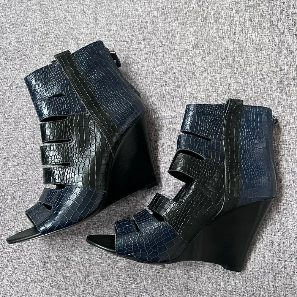 Rebecca Minkoff Sonny Embossed Peep Toe Wedge Booties Size 9 Navy Blue Black